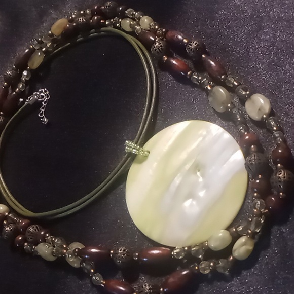 2 necklaces layered collar mother of pearl pendant 18 in long & beaded 24 in. - Picture 2 of 9